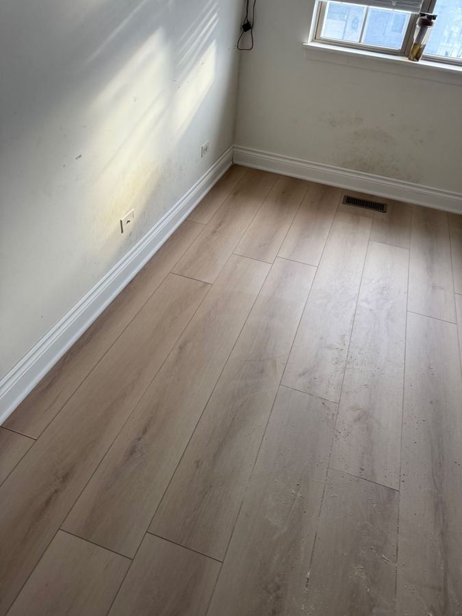 Bedroom: light wood-look plank